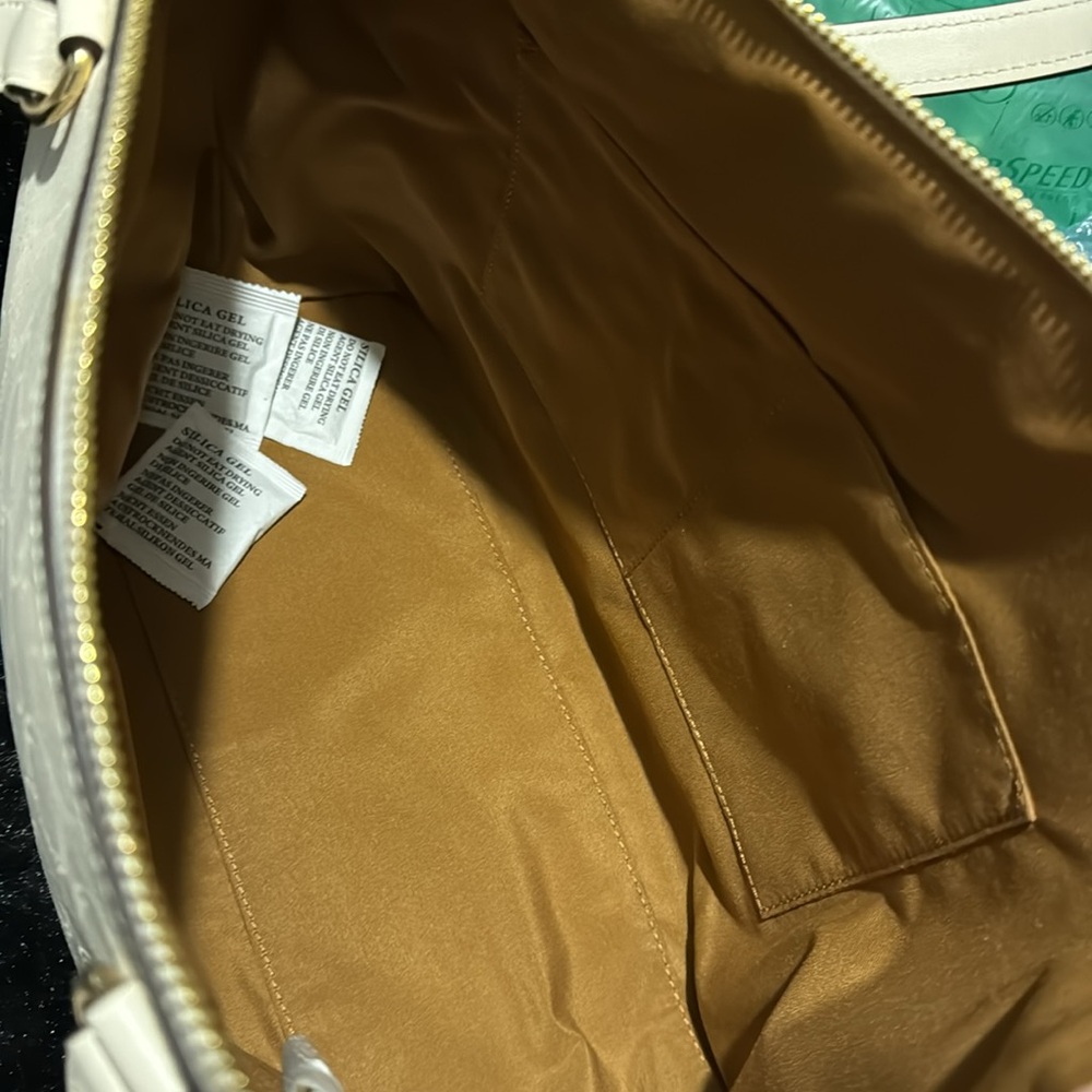 Tote & Wallet - Picture 7 of 7